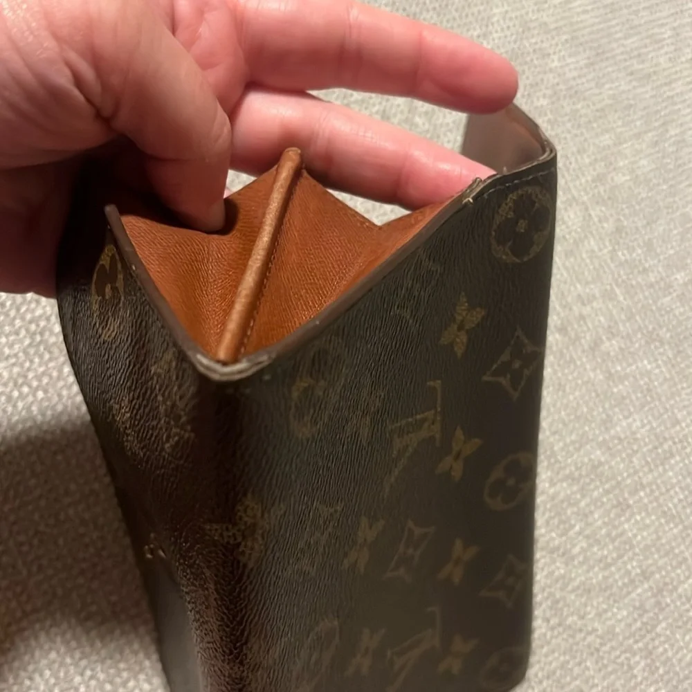 Authentic Vintage Louis Vuitton Sarah wallet MI0983